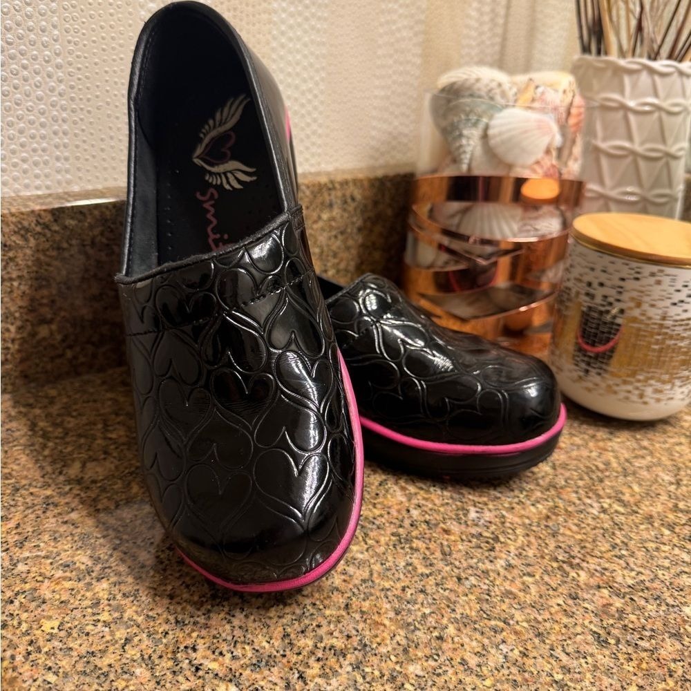 Smitten‎ Women's Lightweight Nursing Clog Black